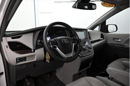 2019 Toyota Sienna XLE