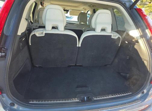 2020 Volvo XC90 T6 Momentum