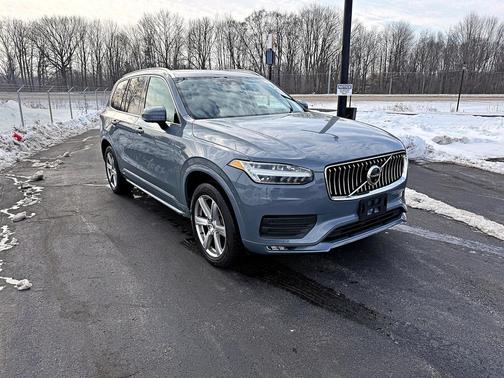 2020 Volvo XC90 T6 Momentum