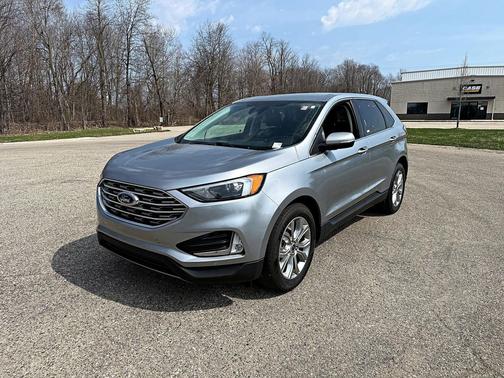 Iconic Silver Metallic 2022 Ford Edge Titanium