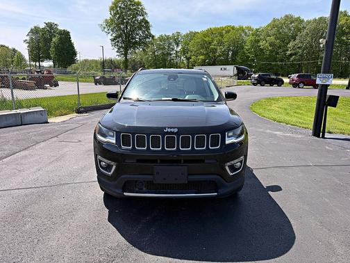 Diamond Black Crystal Pearlcoat 2018 Jeep Compass Limited