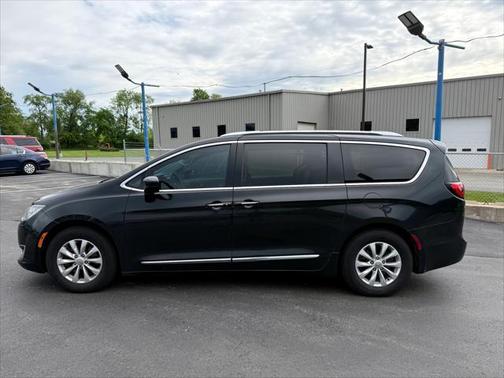 2018 Chrysler Pacifica Touring-L