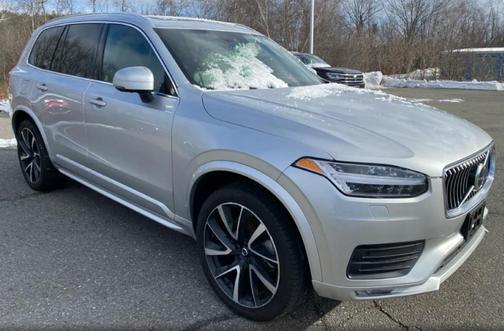 2022 Volvo XC90 T6 Momentum