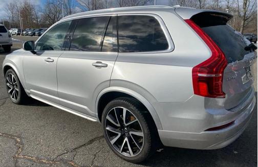 2022 Volvo XC90 T6 Momentum