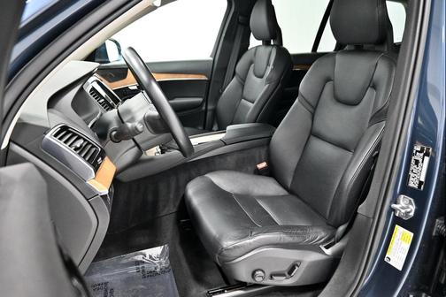 Denim Blue Metallic 2021 Volvo XC90 T6 Momentum