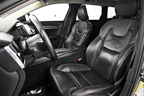 2018 Volvo V90 Cross Country T6