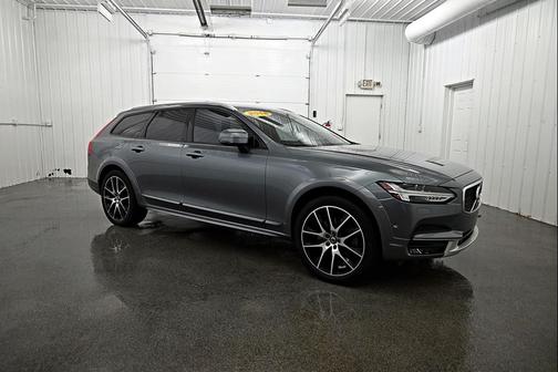 2018 Volvo V90 Cross Country T6
