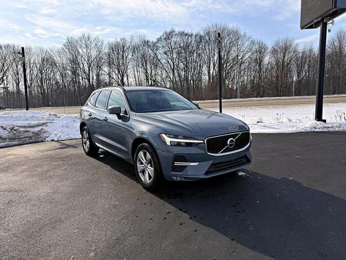 2022 Volvo XC60 B5 Momentum