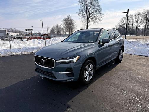 2022 Volvo XC60 B5 Momentum