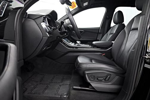 2022 Audi Q7 45 Premium Plus