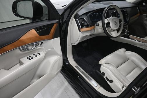 Onyx Black 2019 Volvo XC90 T6 Inscription