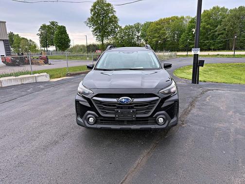 Crystal Black Silica 2023 Subaru Outback Premium