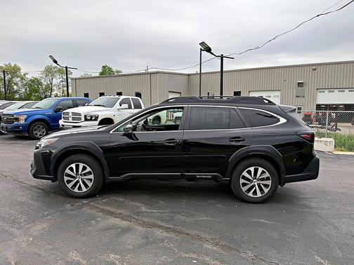 Crystal Black Silica 2023 Subaru Outback Premium