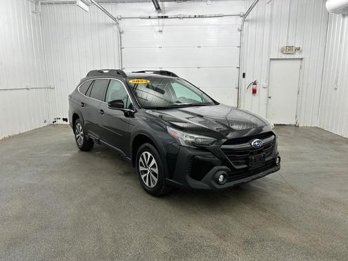 Crystal Black Silica 2023 Subaru Outback Premium