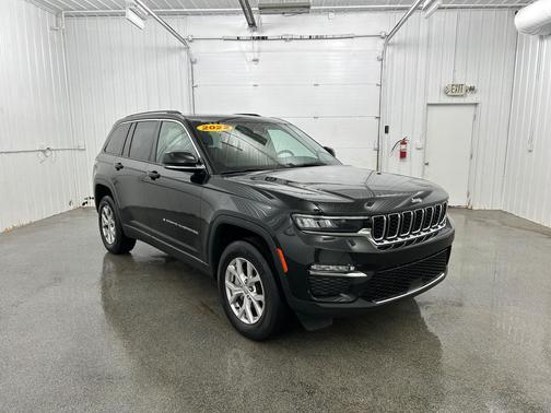 Diamond Black Crystal Pearlcoat 2022 Jeep Grand Cherokee Limited