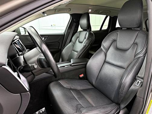 2020 Volvo V60 Cross Country T5
