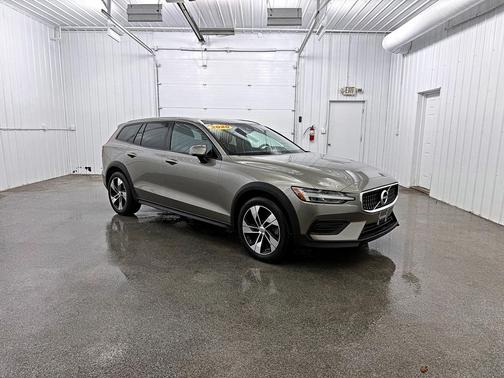 2020 Volvo V60 Cross Country T5