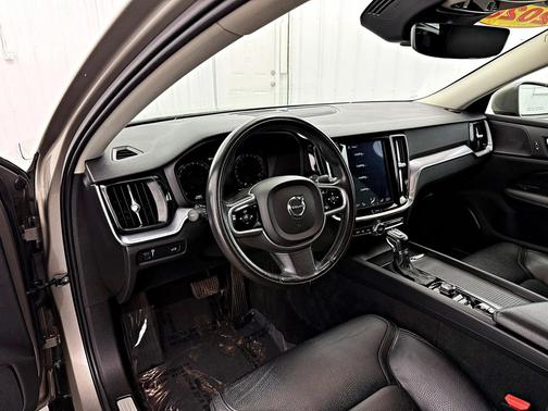 2020 Volvo V60 Cross Country T5