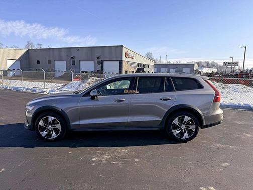 2020 Volvo V60 Cross Country T5