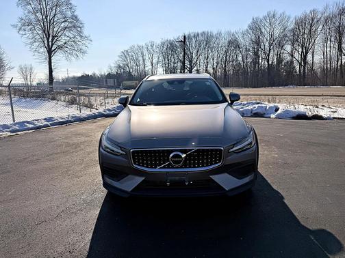 2020 Volvo V60 Cross Country T5