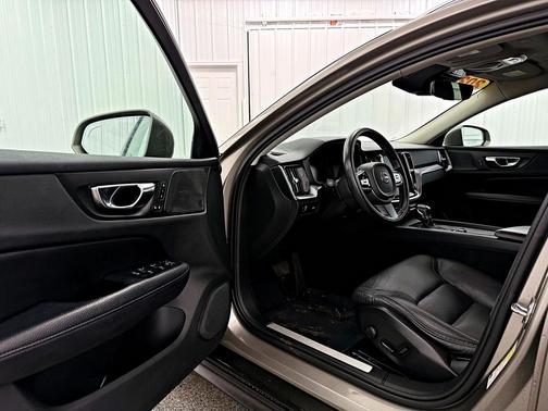 2020 Volvo V60 Cross Country T5
