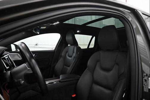 2020 Volvo V60 Cross Country T5
