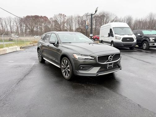 2020 Volvo V60 Cross Country T5