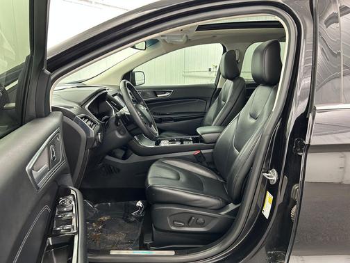 Agate Black 2020 Ford Edge Titanium