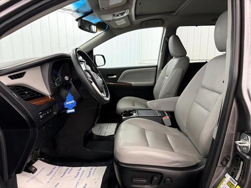 2017 Toyota Sienna Limited