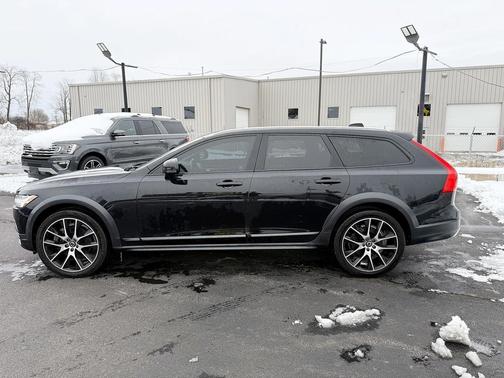 2020 Volvo V90 Cross Country T6