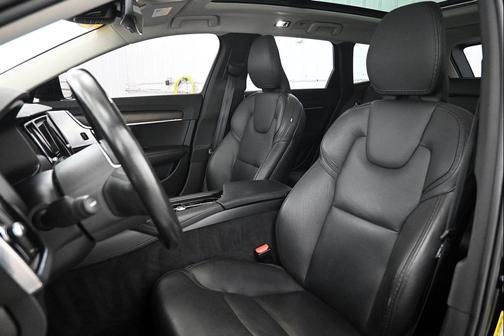 2020 Volvo V90 Cross Country T6