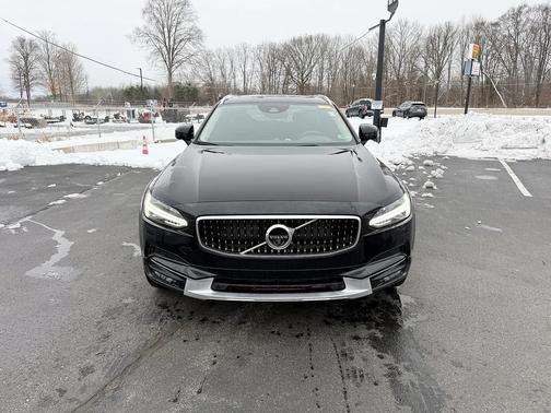 2020 Volvo V90 Cross Country T6