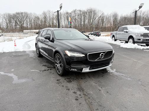 2020 Volvo V90 Cross Country T6