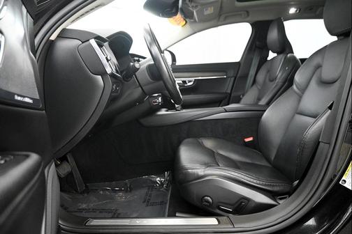 2020 Volvo V90 Cross Country T6