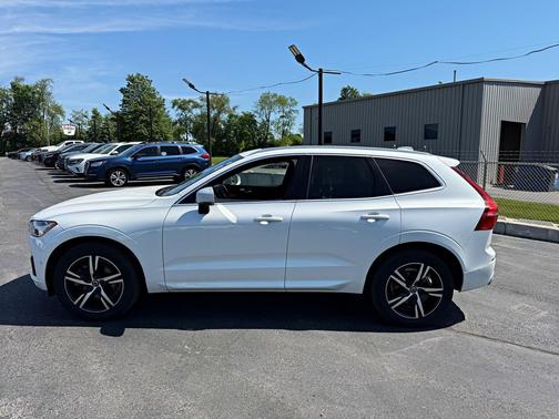 Crystal White 2018 Volvo XC60 T6 R-Design