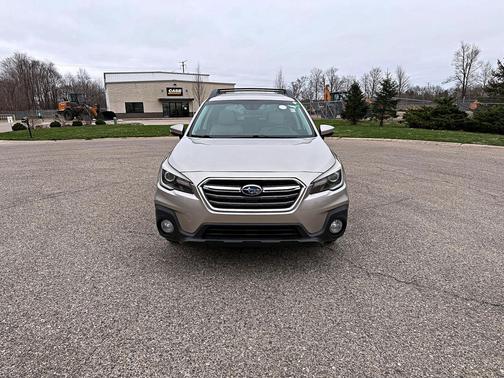 Tungsten Metallic 2019 Subaru Outback 2.5i Limited