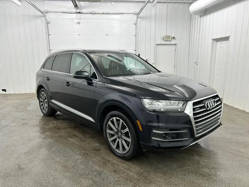 Orca Black Metallic 2017 Audi Q7 3.0T Prestige