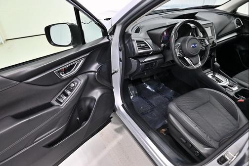 Ice Silver Metallic 2019 Subaru Forester Premium