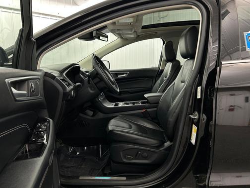 Agate Black 2020 Ford Edge Titanium