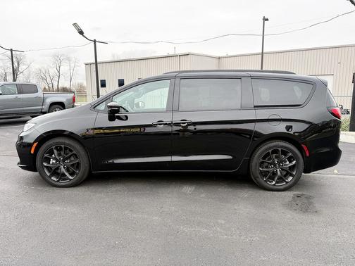 2025 Chrysler Pacifica Limited