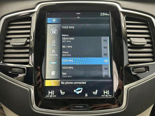 2021 Volvo XC90 T5 Momentum