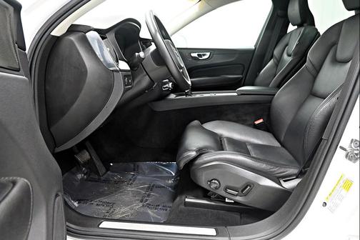 Ice White 2020 Volvo XC60 T6 Inscription
