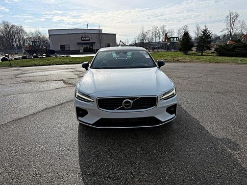 2019 Volvo S60 T6 R-Design