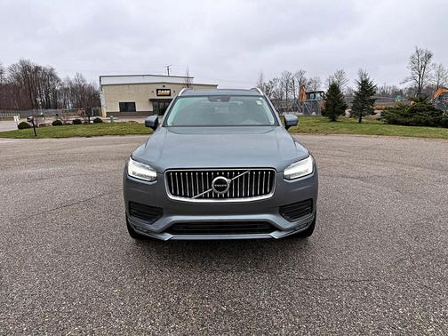 2020 Volvo XC90 T6 Momentum