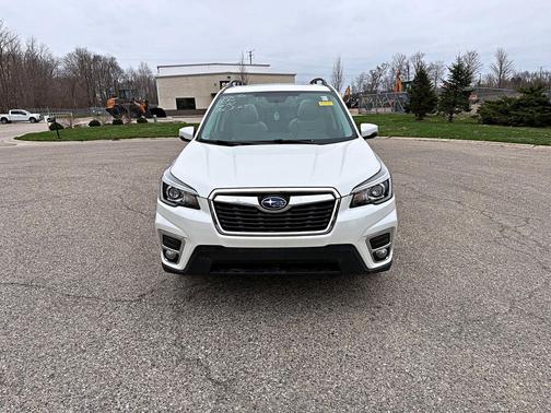 Crystal White Pearl 2020 Subaru Forester Limited