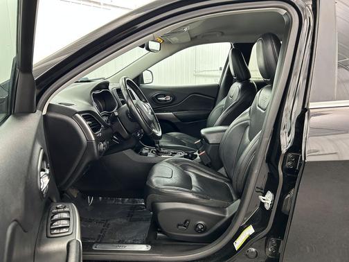 Diamond Black Crystal Pearlcoat 2019 Jeep Cherokee Limited