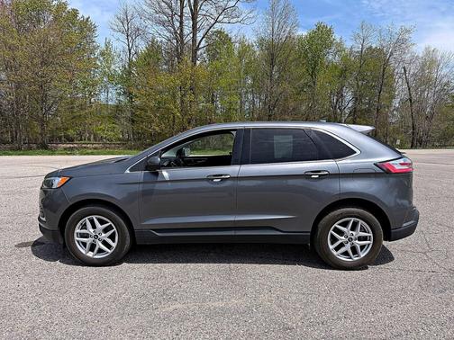 Carbonized Gray Metallic 2022 Ford Edge SEL