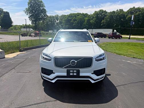 Crystal White Pearl 2019 Volvo XC90 T6 R-Design