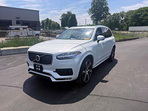 Crystal White Pearl 2019 Volvo XC90 T6 R-Design