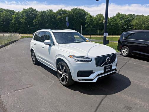 Crystal White Pearl 2019 Volvo XC90 T6 R-Design